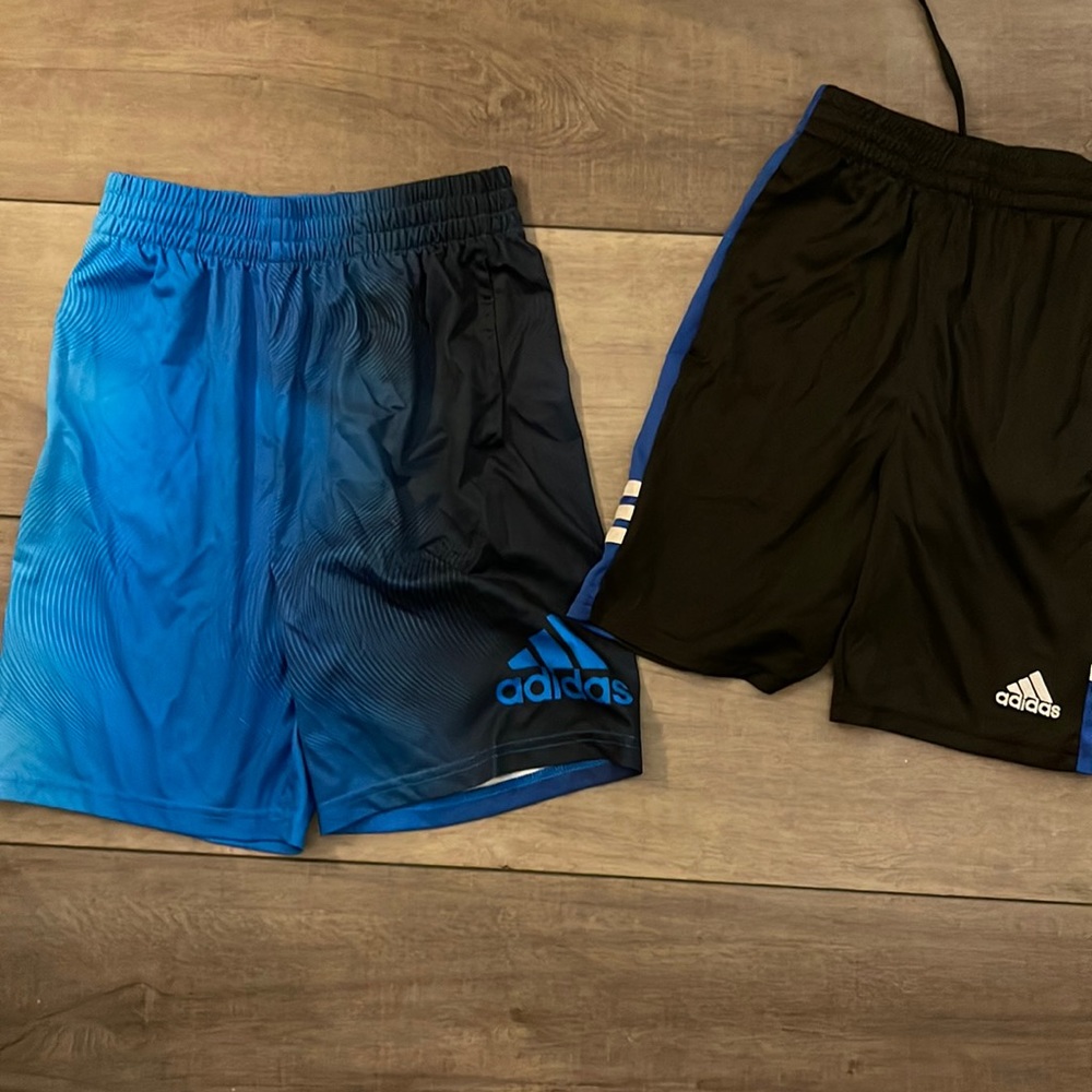 NWOT Boys adidas shorts. Size medium